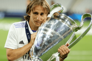 莫德里奇告别皇马：13年传奇终章，魔法中场最后一舞