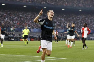 拜仁“到嘴的肉”竟被曼城抢走？德甲霸主陷入困境，维尔茨转会风云再起