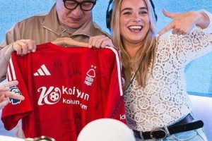 成龙“入坑”开云诺丁汉森林 新球迷身份引热议