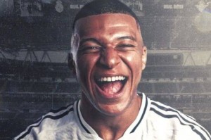 C罗接班人诞生！姆巴佩40球血洗西甲斩获银河之星 皇马8万球迷膜拜新王登基！