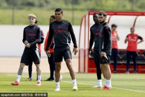 曼联新球衣震撼来袭！2025-26赛季主客场谍照，价格、发布日全揭秘！