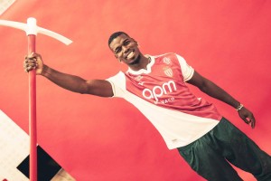 加拉：博格巴当然是法甲头号球星，他来之前也许是阿什拉夫或杜埃