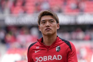 闪耀德甲的26岁日本球星：远射破门赛季已进17球，实力惊人