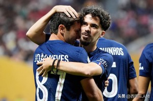 登贝莱或因队友竞争错失金球奖？巴黎球星面临“内耗”风险