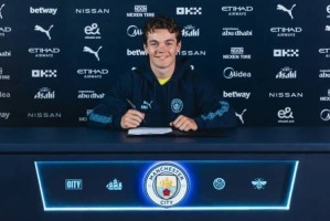 官方：曼城签18岁天才中场尼潘 转会费1500万欧合同5年