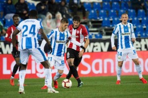 西甲焦点战：奥萨苏纳 VS 塞维利亚，状态与战术的激烈碰撞​