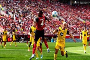 德甲又爆冷！勒沃库森2-4不敌多特蒙德，阿隆索告别战失利