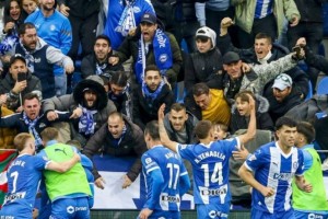 西甲联赛：阿拉维斯主场 1-0 爆冷击败瓦伦西亚，霍尔丹点射建功