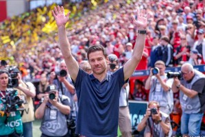 皇马迎来新篇章：少帅阿隆索正式接任，欧冠冠军主帅安切洛蒂离开