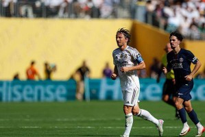 比赛态度成隐患，防线压力倍增，皇马遭遇0-4惨败于巴黎，无缘世俱杯决赛