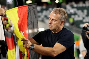 巴萨欲签下邓弗里斯！欧冠淘汰巴萨功臣或转投国米