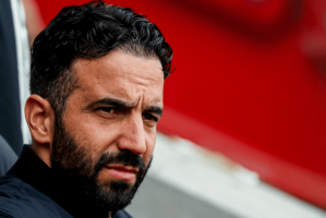 又输了！曼联耻辱一战：被灌4球，惨遭逆转，阿莫林轮换搞砸了