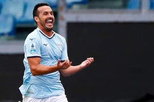 越老越妖！37岁佩刀再次出鞘：替补5分钟2球斩MVP 创意甲30年奇观