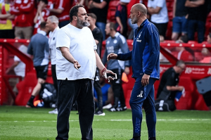 诺丁汉森林遭逼平争欧冠资格形势被动，老板进场闹遭批评