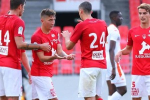 法甲焦点碰撞：布雷斯特主场争胜，朗斯客场欲逆袭