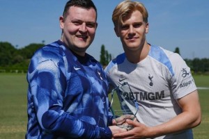 官方：赛季最佳！贝里瓦尔包揽热刺三项最佳大奖