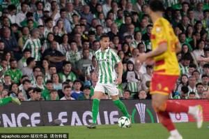 安东尼暗示离开曼联是最佳选择，未来何去何从成谜