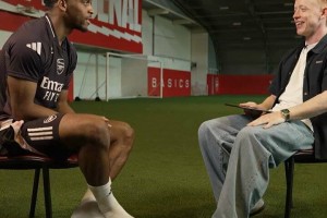 廷伯：斯凯利是特别的球员，他在场下谦逊友善&场上像头狮子