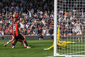 曼联1-1绝平避免再遭双杀，霍伊伦德破荒救主！欧联杯半决赛首发已定