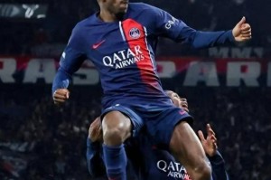 要是大巴黎夺欧冠冠军，登贝莱得金球奖，姆巴佩不得尴尬死啊？