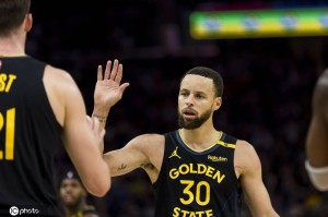 库里遭遇左腿筋一级拉伤 至少缺席接下来三场比赛