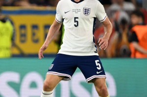 记者：利物浦密切关注图卢兹22岁英格兰中卫查理-克雷斯韦尔