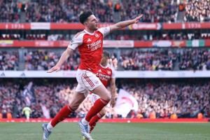 阿森纳凭借世界波妙传助攻锁定欧冠名额，创三项纪录震撼赛场