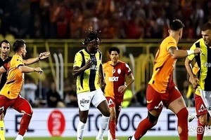 穆里尼奥输球，加拉塔萨雷主场压制，球迷全城助威