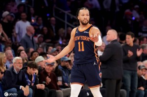 布朗森当选赛季关键球员 70张第一选票断档领跑