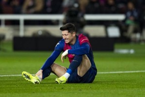 记者：莱万可能无法参加国王杯决赛，甚至出战欧冠半决赛也存疑