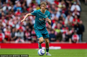 皇马心仪中卫已聘律师谈加盟 还是免签利物浦的更香？