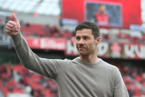 尘埃落定！43岁少帅空降皇马！1500万违约＋2亿预算，冲欧冠三连