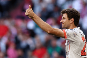 一场2-0让穆勒创造德甲历史神纪录，凯恩立功，拜仁击败劲敌