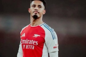 皇马计划免签英超8000万欧中卫，阿森纳续约难，萨利巴提夺冠要求