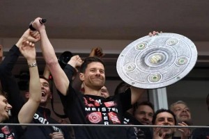 德甲争冠无悬念！拜仁剑指11冠，凯恩创纪录圆梦