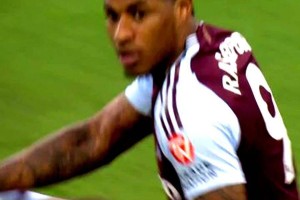 拉什福德受伤恐赛季报销，影响曼联4000万出售！一举动又激怒维拉球迷