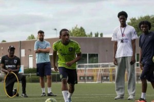 法甲天才前锋穿曼联球衣踢球，标价5000万！红魔或免费签英超空霸