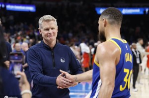 科尔:库里将和球队一同返程 防守会帮我们取得胜利