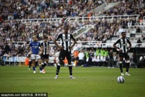 纽卡斯尔强硬回应伊萨克转会请求：绝不轻易放手