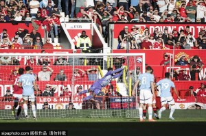 曼联能否再次通过欧联杯夺冠逆袭？范德萨的深度解析