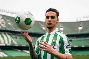 正式拒绝！曼联坚决表态：安东尼转会将成定局，西甲俱乐部争夺激烈