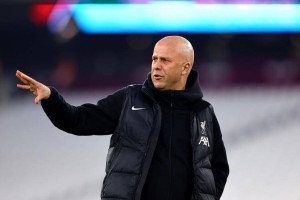 多摩鲁：斯洛特有机会成为双冠王，小因扎吉要做出取舍