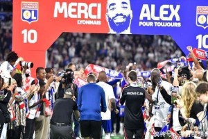 法甲豪门遭罚降级，财政违规引热议，巴黎为何独善其身