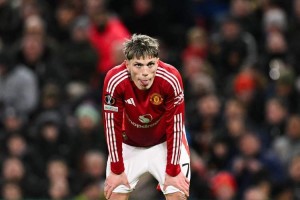 7000万到5000万！加纳乔暴跌2000万，曼联卖人难何时能破局？