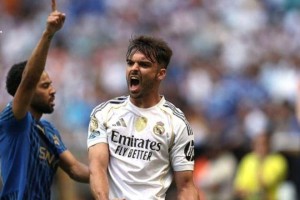 揪出皇马头号罪人！22岁后卫当裁判面无脑拉人 3次送点 西甲第2差