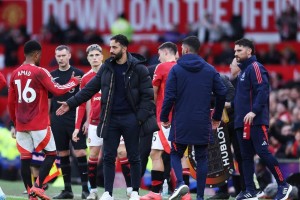 6250万英镑！曼联夏窗首签敲定，巴西国脚接近加盟，5人将被清洗