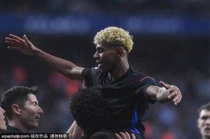 西甲-亚马尔世界波+传射 巴萨2-0西班牙人提前2轮夺冠