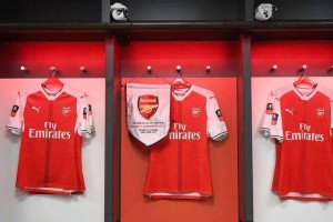 阿森纳输巴黎说明一个好后腰的重要性，曼城和皇马被淘汰不冤