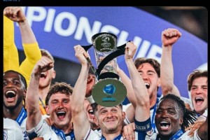 决赛MVP+作为队长捧杯！曼城官方祝贺麦卡蒂随英格兰欧青赛夺冠