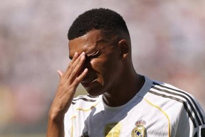 巴黎圣日耳曼大胜皇家马德里，姆巴佩首次对决旧主以惨败告终